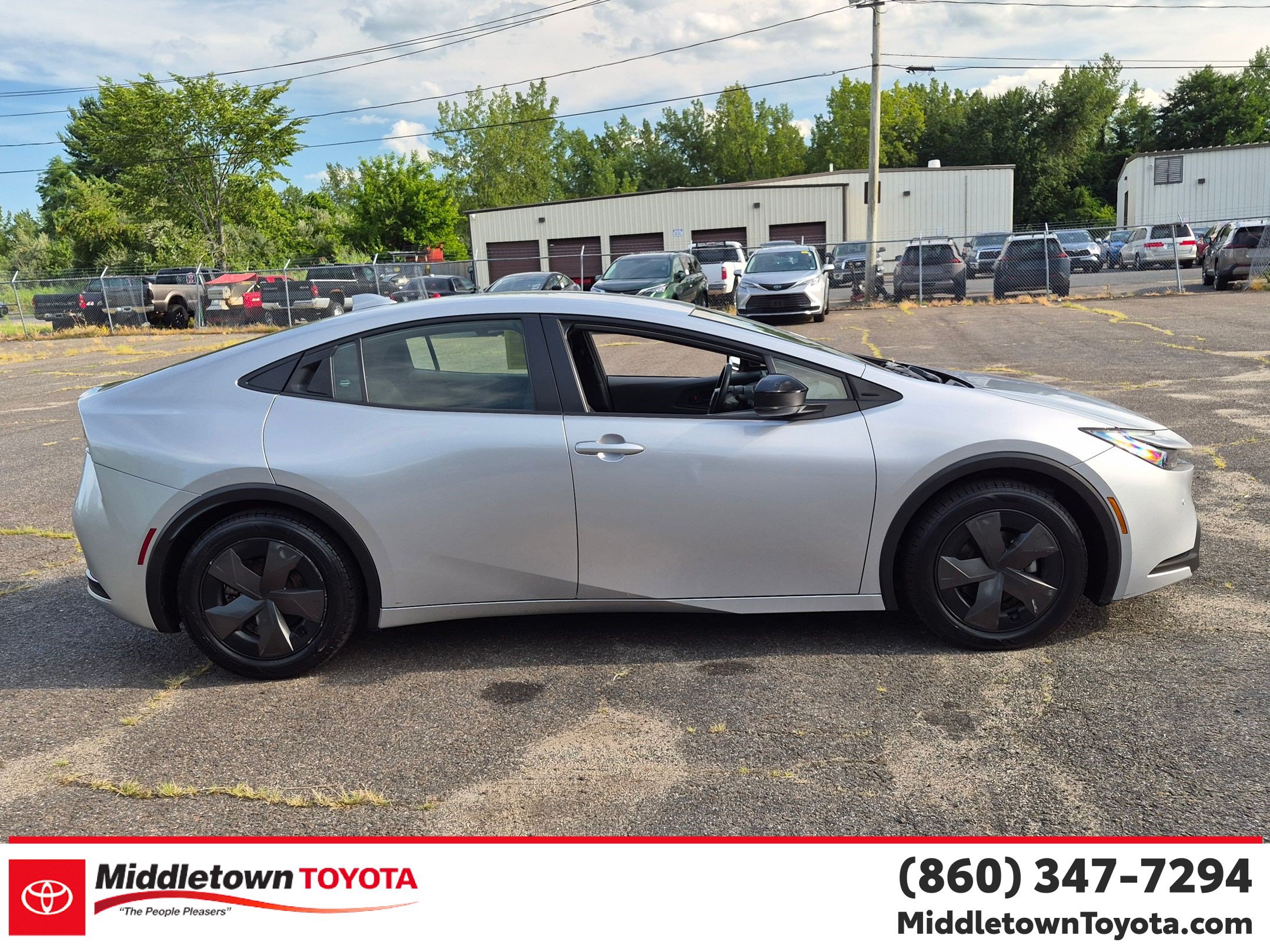Used 2024 Toyota Prius LE FWD image 2