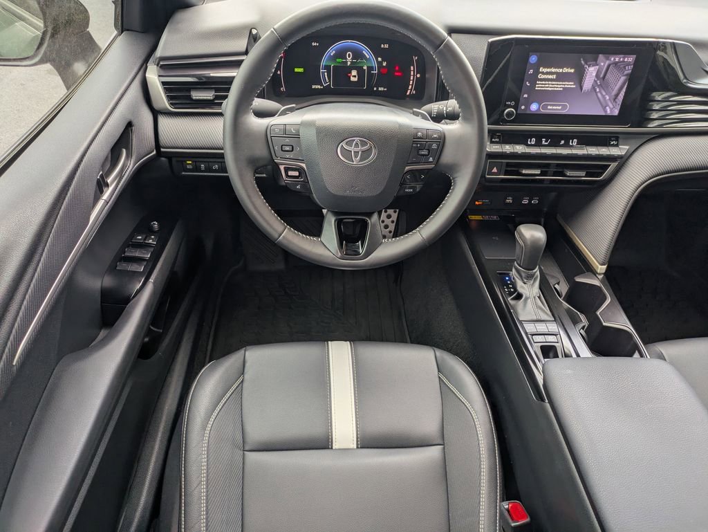 Used 2025 Toyota Camry SE w/ Convenience Package image 16