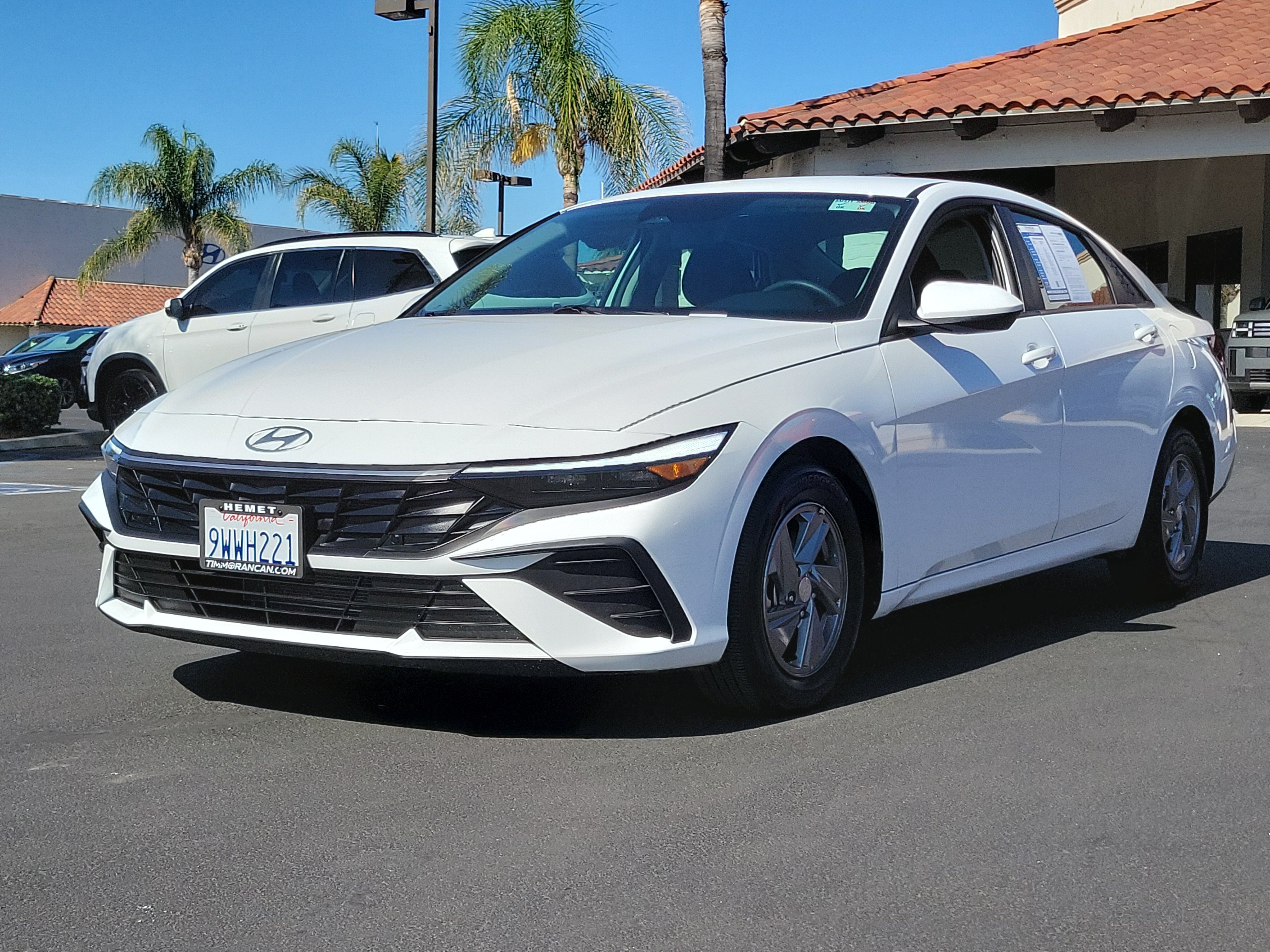 Certified 2025 Hyundai Elantra SE FWD image 5