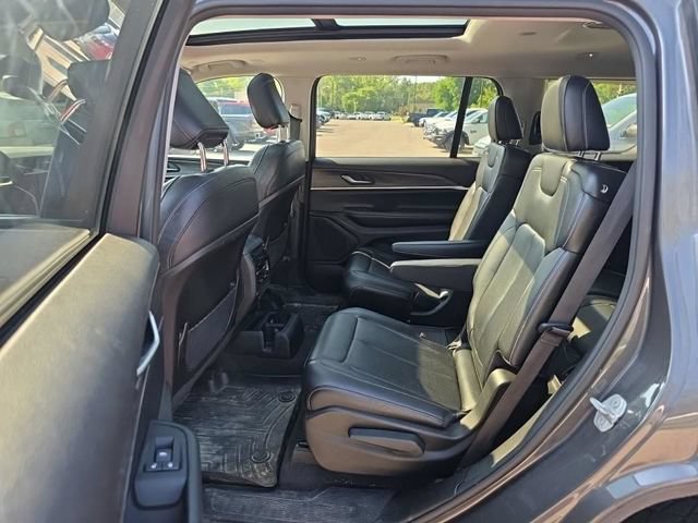 Used 2023 Jeep Grand Cherokee L Limited AWD/4WD image 8