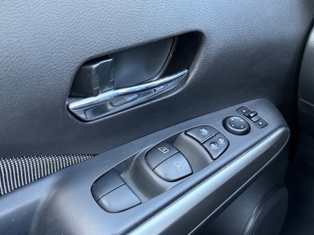 Used 2020 Nissan Kicks SV FWD image 20