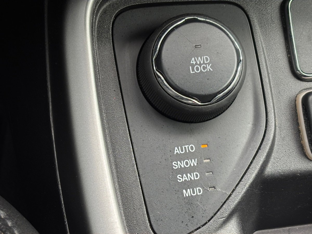 Used 2019 Jeep Compass Latitude w/ Popular Equipment Group image 9