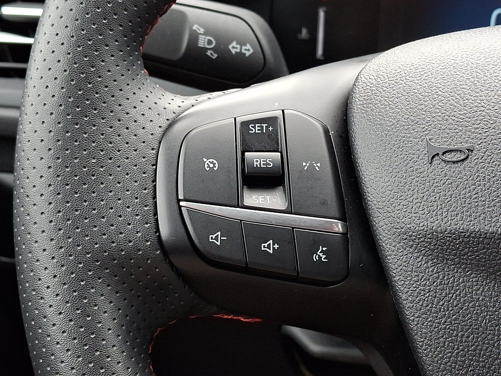 Certified 2025 Ford Escape ST-Line FWD image 20
