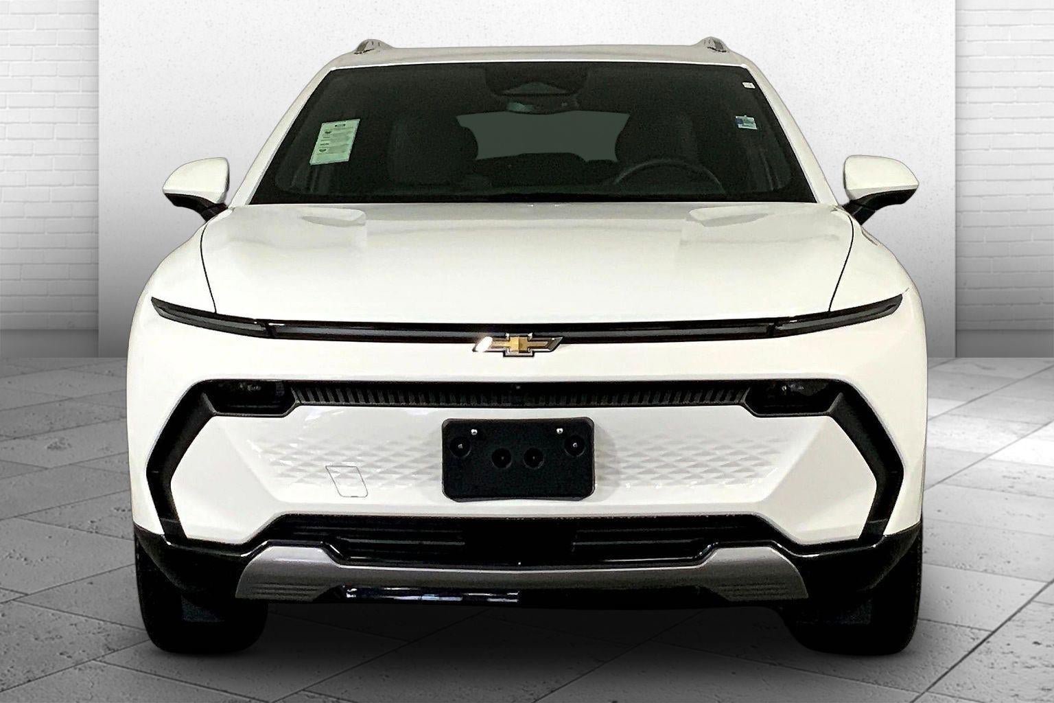 Used 2025 Chevrolet Equinox EV LT FWD image 2