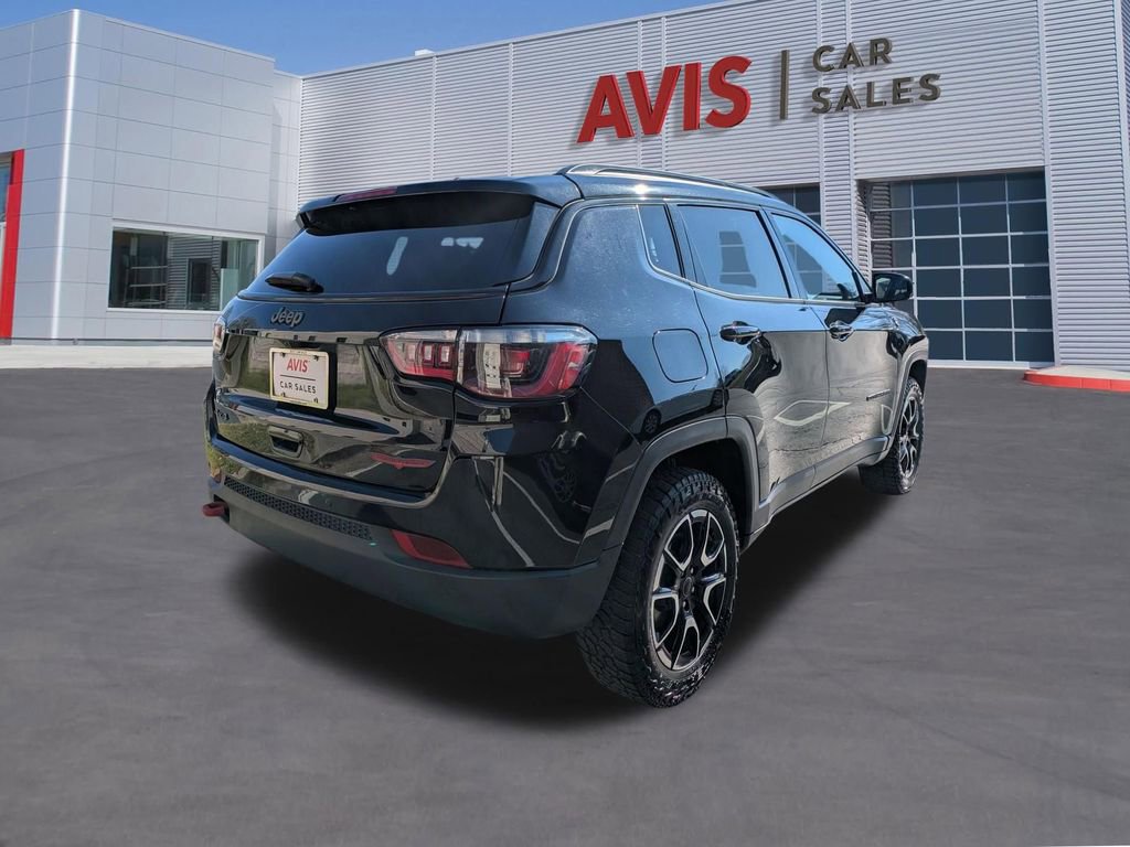 Used 2025 Jeep Compass Trailhawk image 6
