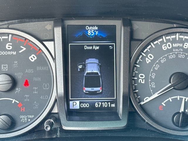 Used 2022 Toyota Tacoma TRD Off-Road AWD/4WD image 17