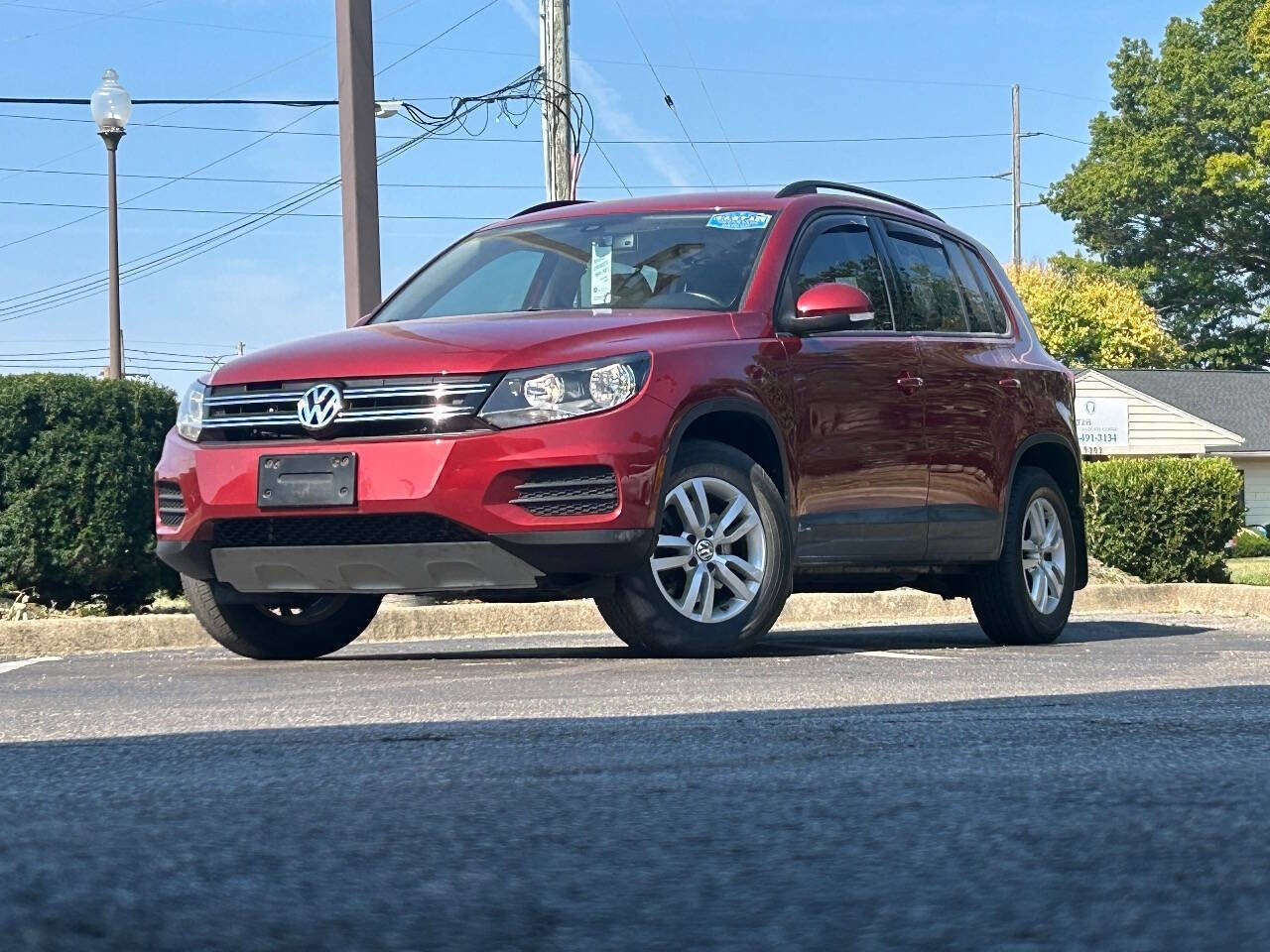 Used 2016 Volkswagen Tiguan S image 2