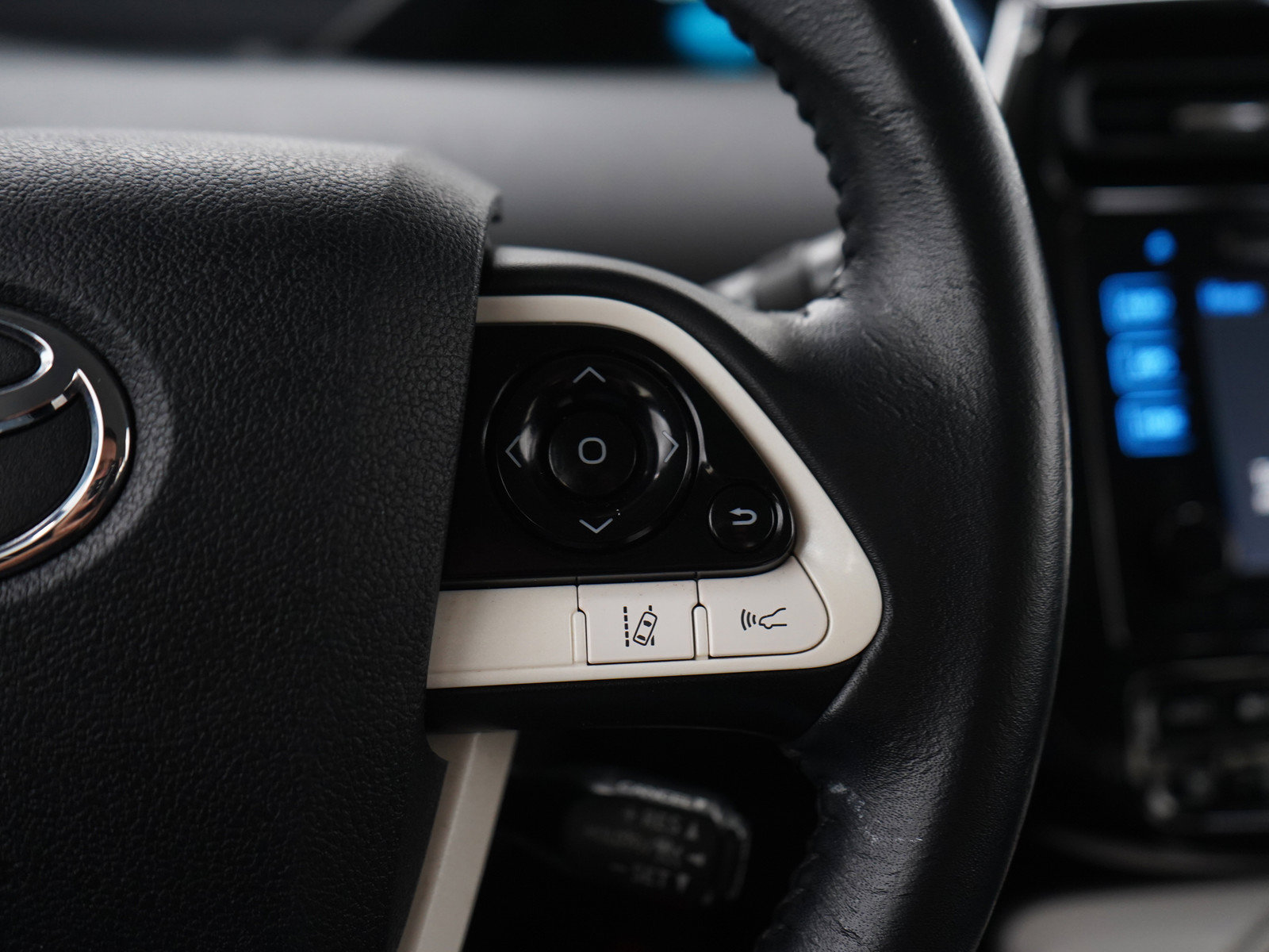 Used 2016 Toyota Prius Four Touring FWD image 25
