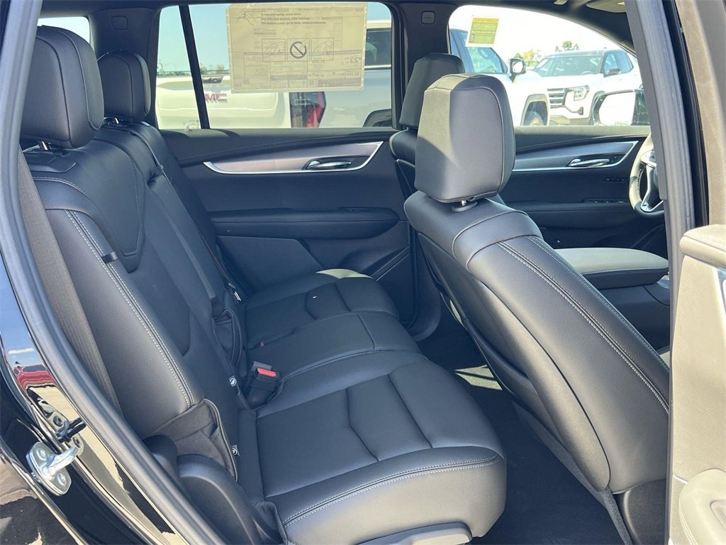 New 2025 Cadillac XT6 Luxury image 32