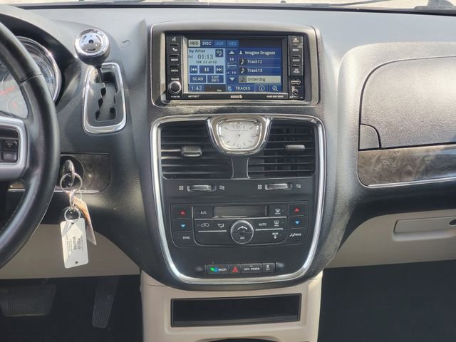 Used 2012 Chrysler Town & Country Touring w/ Entertainment Group #1 FWD image 31