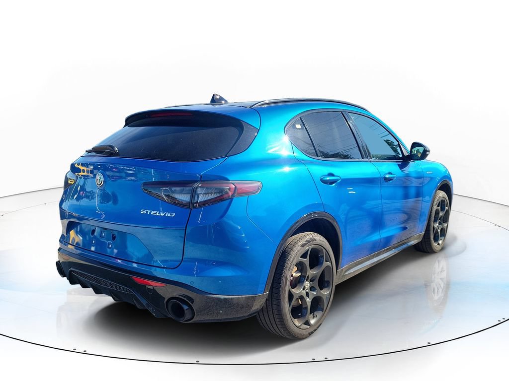 Used 2025 Alfa Romeo Stelvio Sprint AWD/4WD image 4