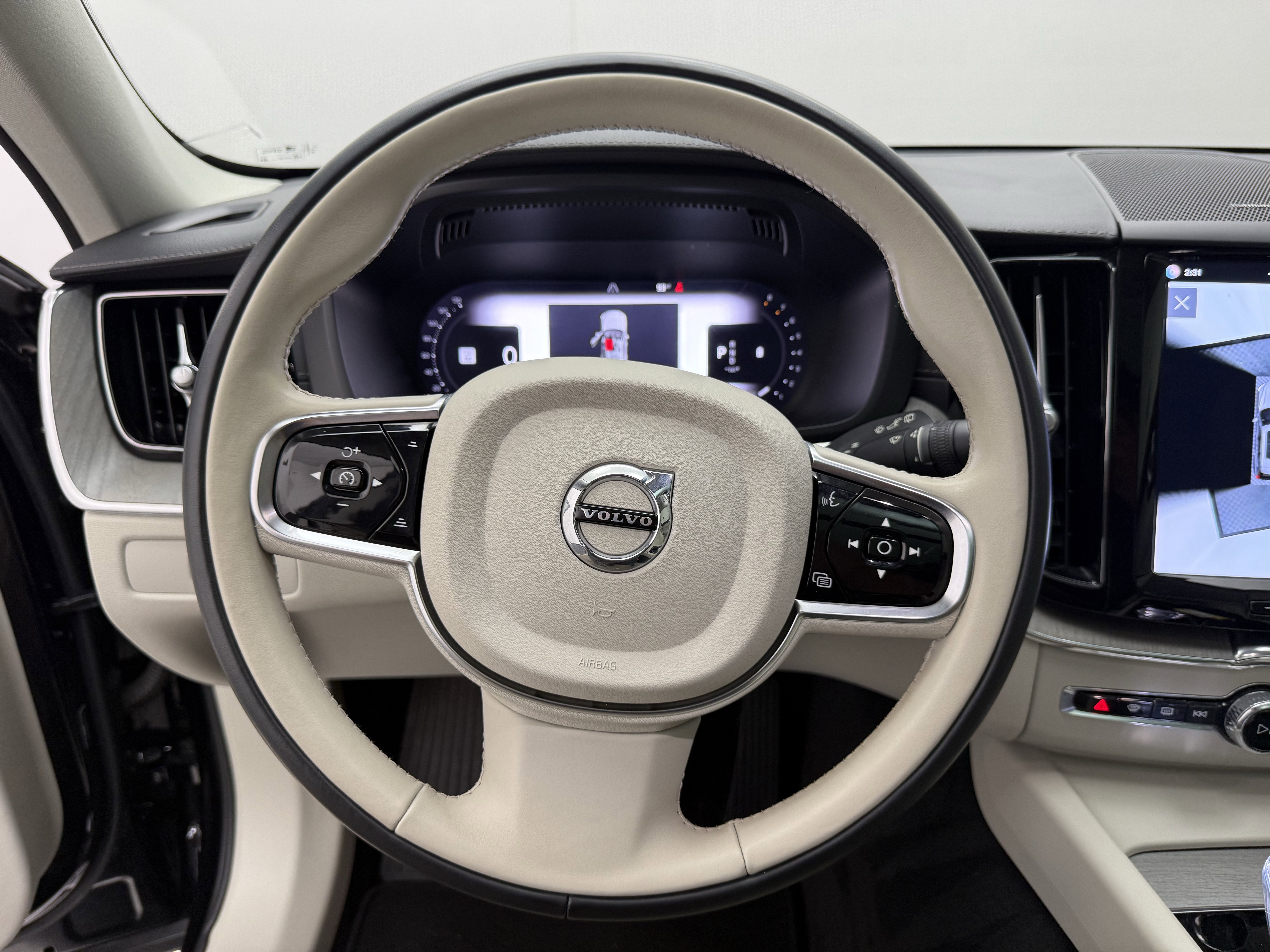 Used 2024 Volvo XC60 B5 Ultimate w/ Protection Package Premier image 15