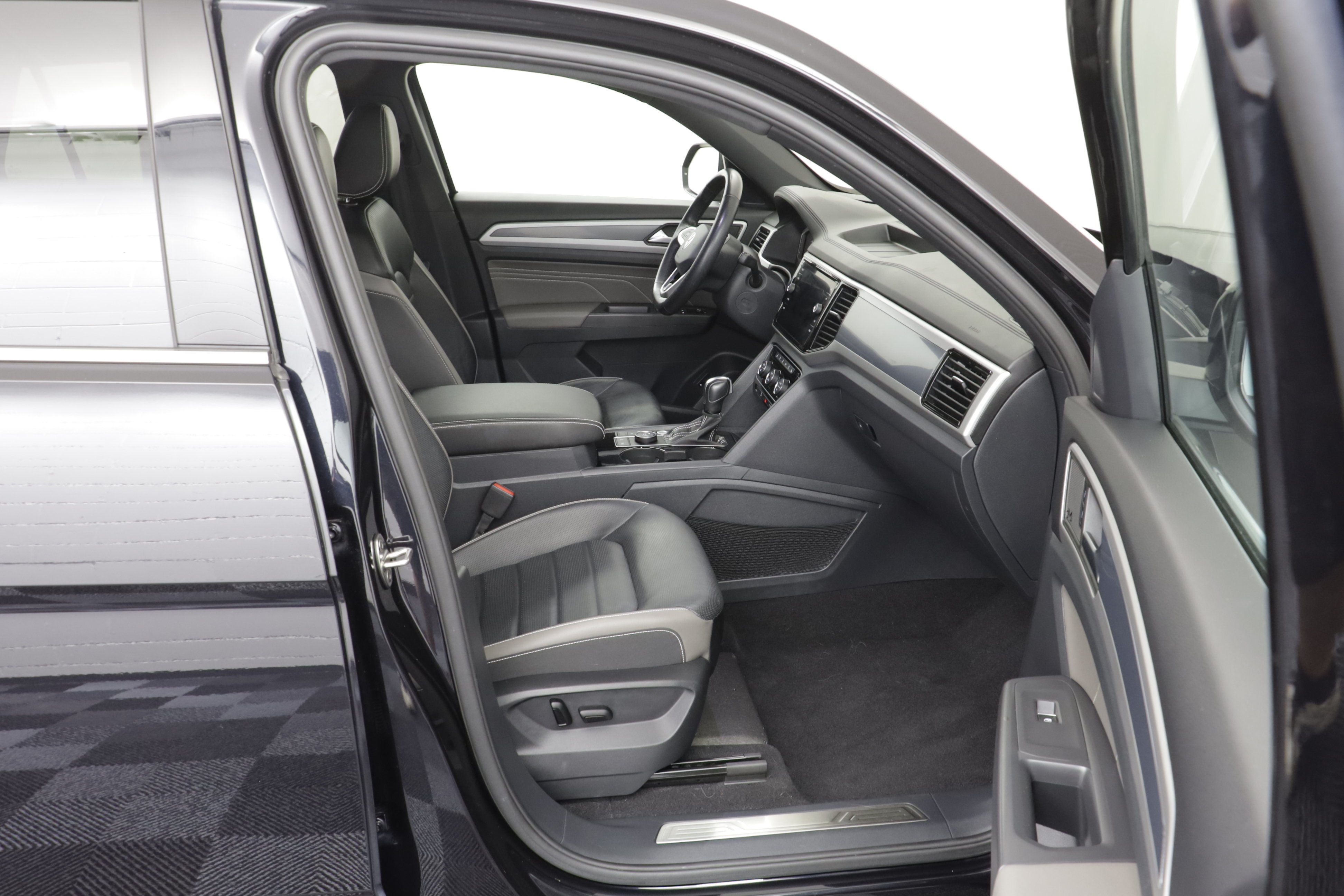 Used 2023 Volkswagen Atlas Cross Sport SEL Premium R-Line AWD/4WD image 20