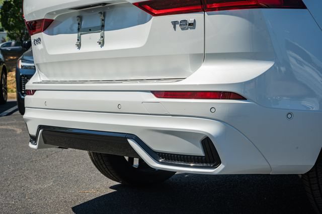 New 2026 Volvo XC60 T8 Ultra w/ Protection Package Premier AWD/4WD image 9
