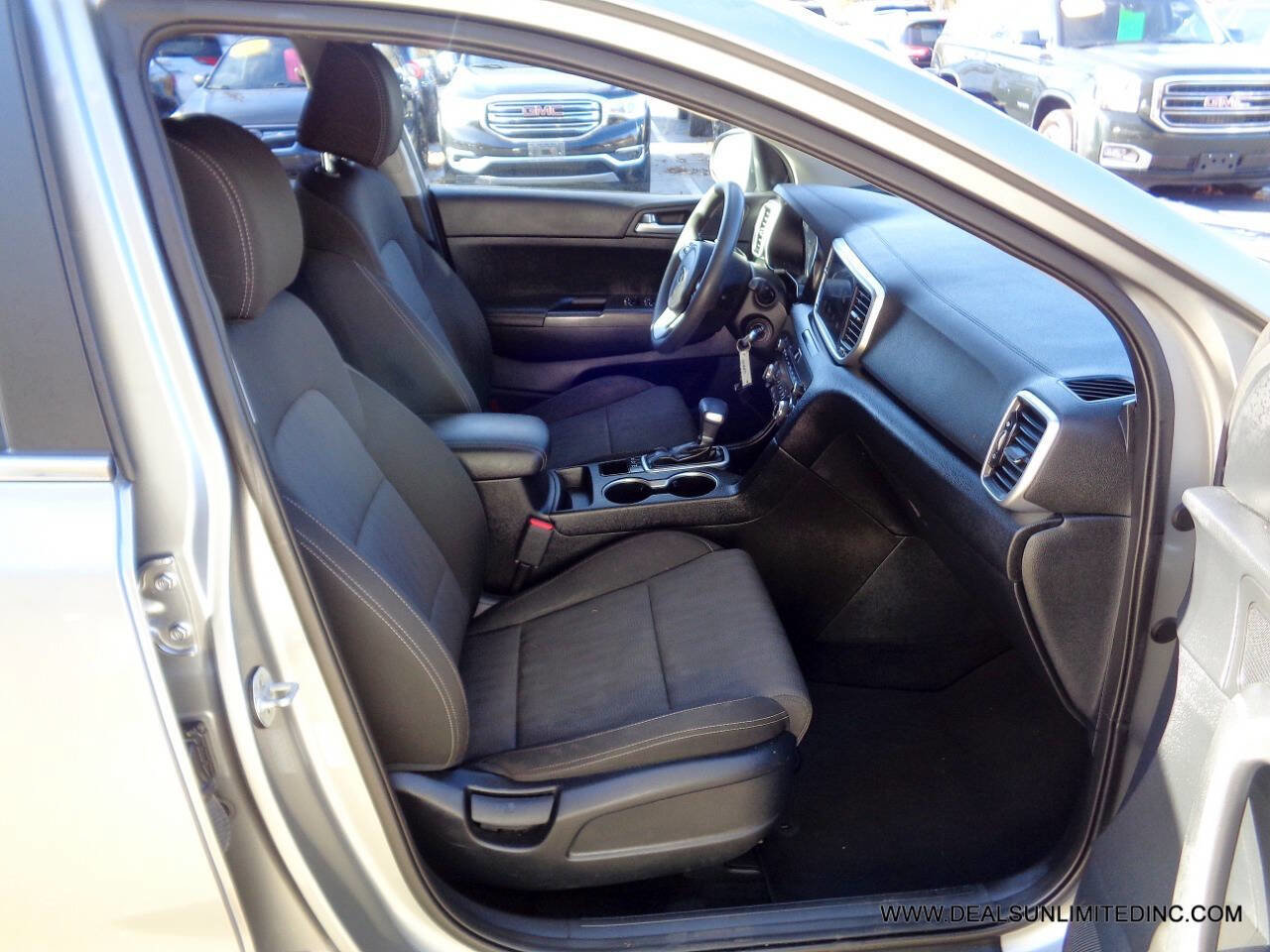 Used 2022 Kia Sportage LX image 20