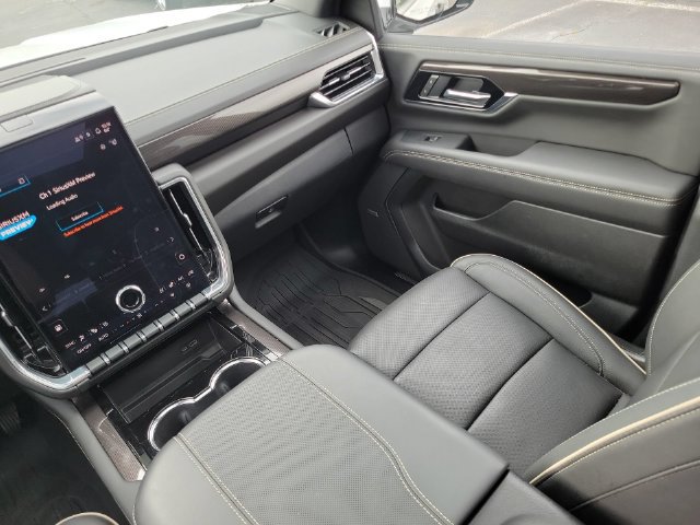 Used 2025 GMC Yukon XL Elevation w/ Elevation Premium Package AWD/4WD image 11