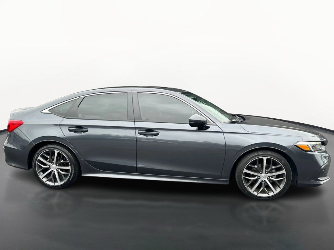 Used 2022 Honda Civic Touring image 2