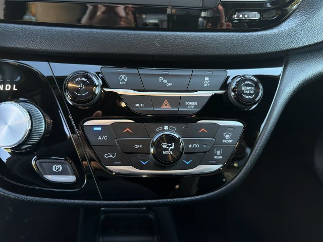Used 2019 Chrysler Pacifica Touring-L w/ S Appearance Package FWD image 21