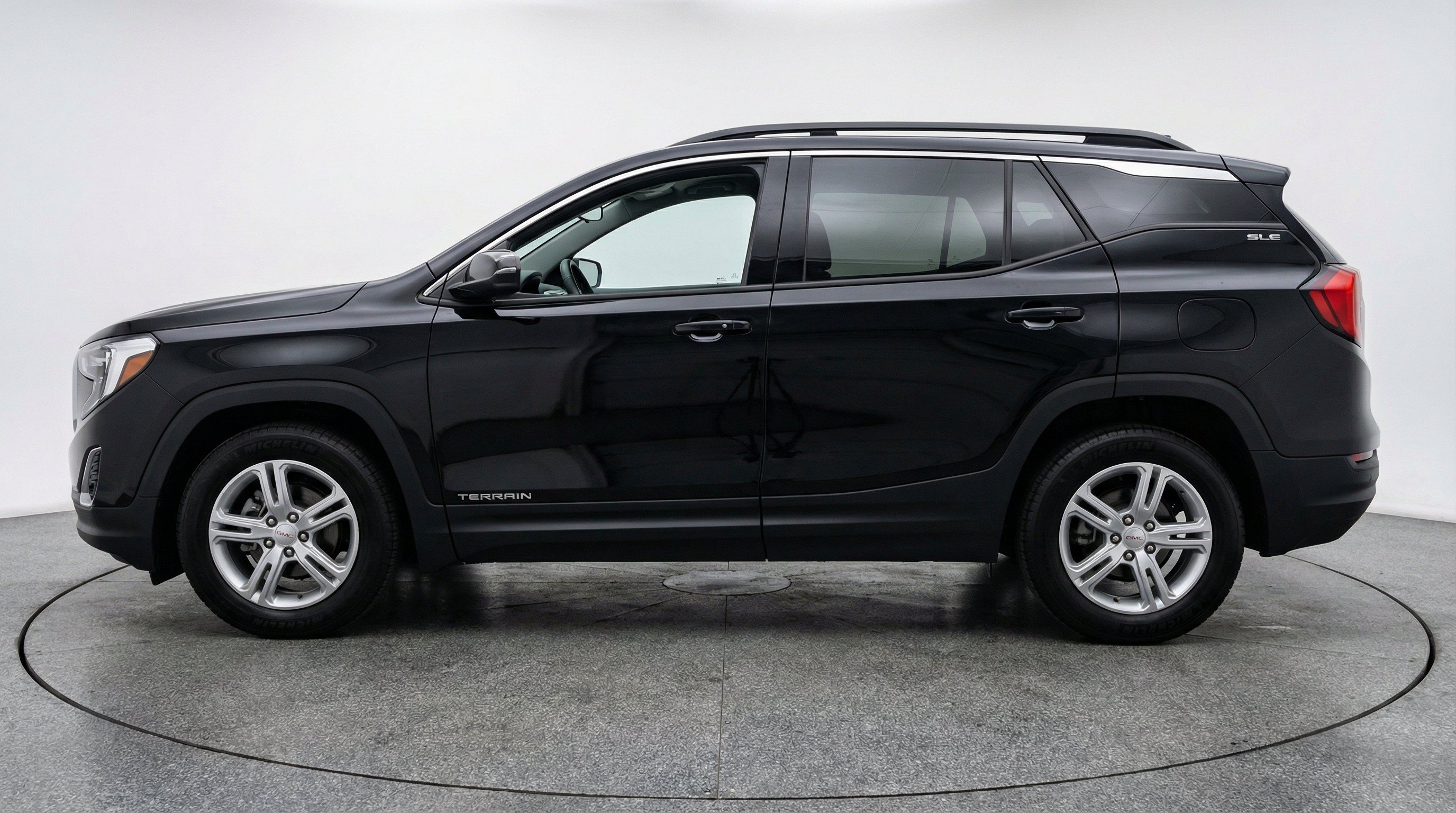 Used 2024 GMC Terrain SLE FWD image 5