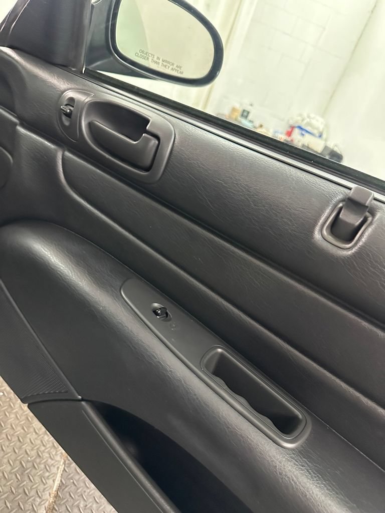 Used 2005 Chrysler Sebring GTC FWD image 25