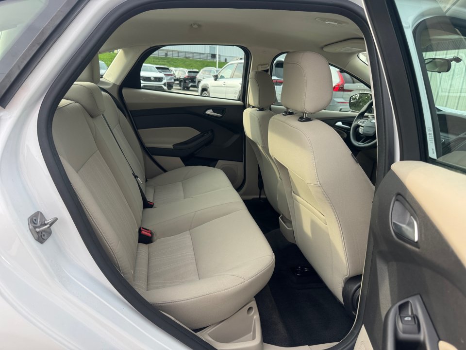 Used 2018 Ford Focus SE FWD image 33