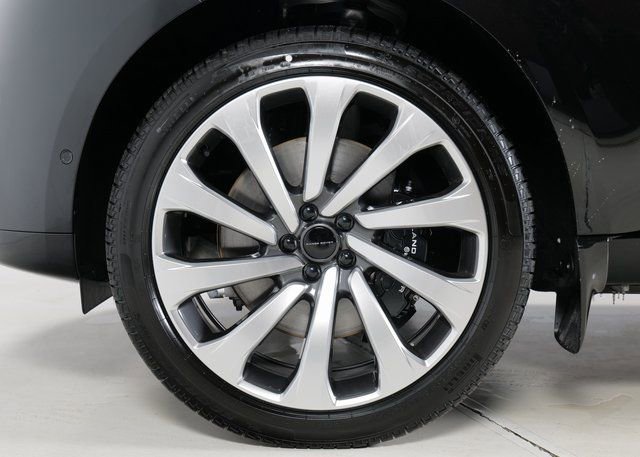 New 2026 Land Rover Range Rover SE image 9