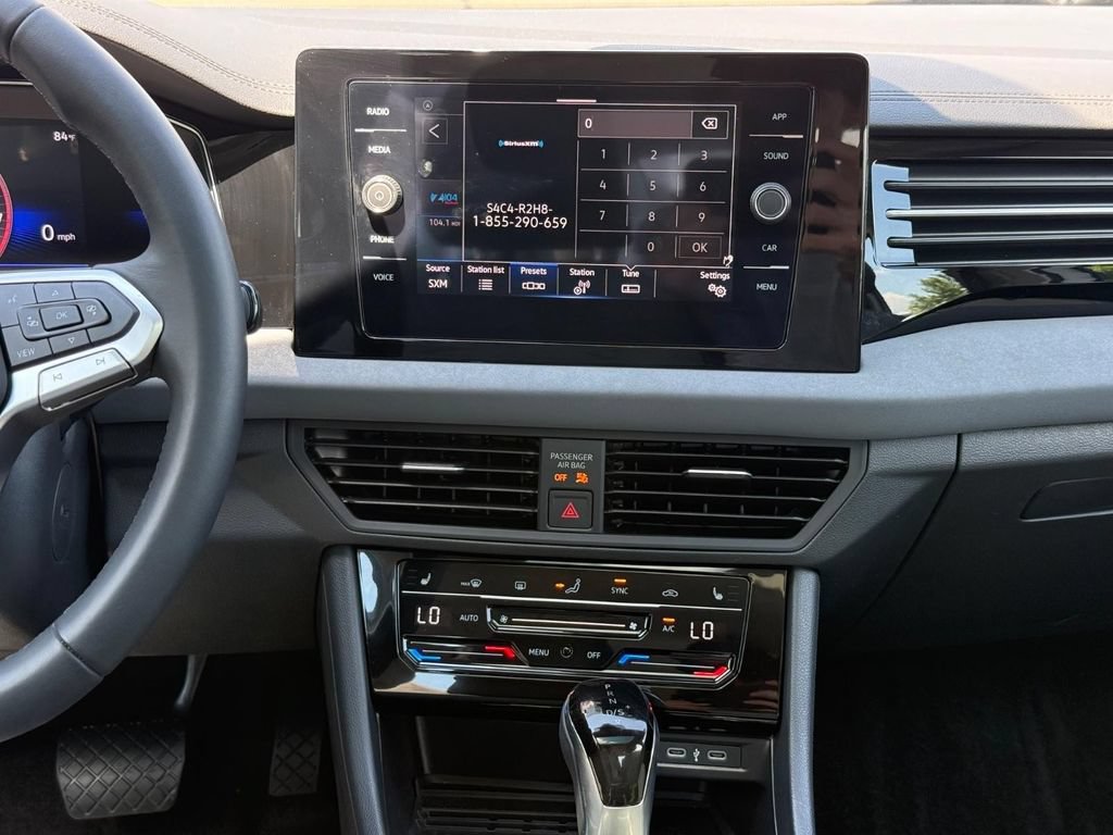 Used 2025 Volkswagen Jetta SE FWD image 12