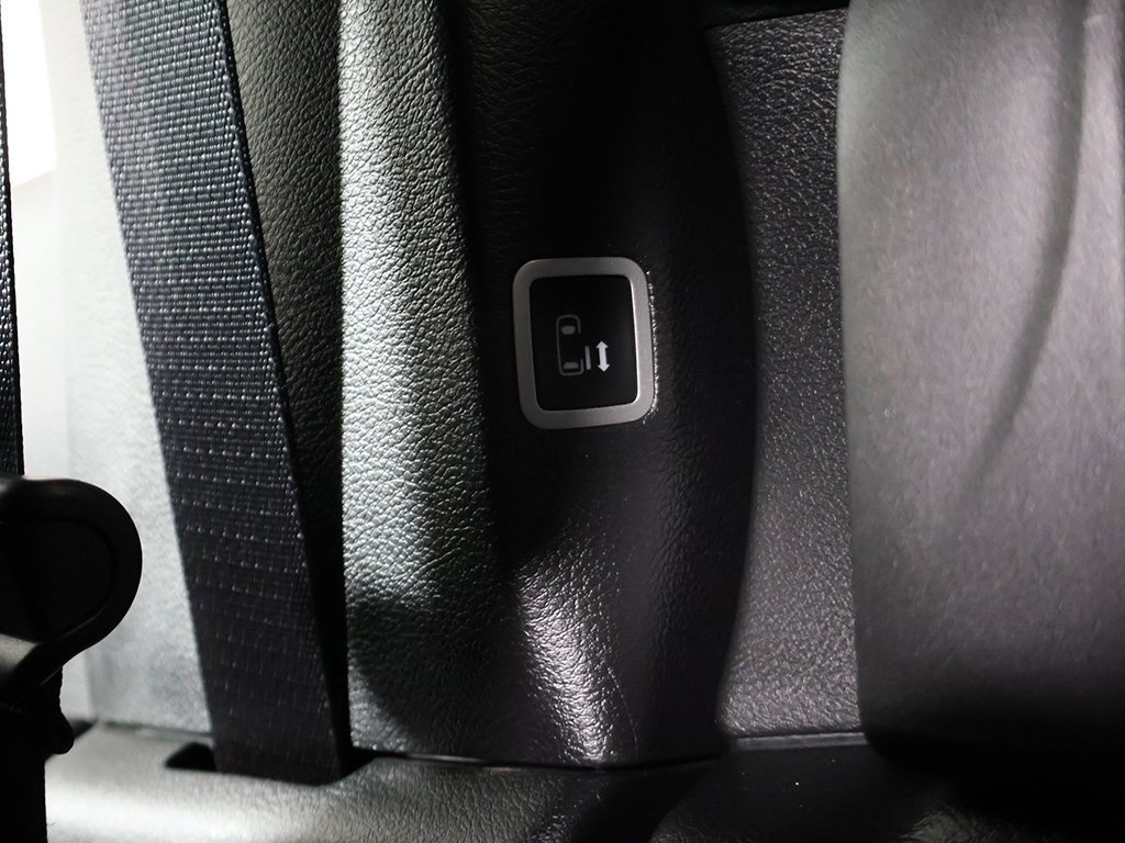 Used 2025 Chrysler Pacifica Select image 48