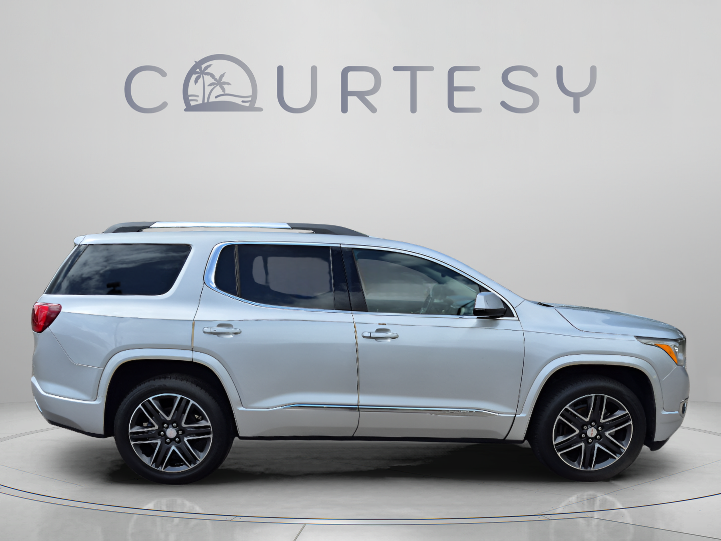 Used 2017 GMC Acadia Denali w/ Technology Package FWD image 6