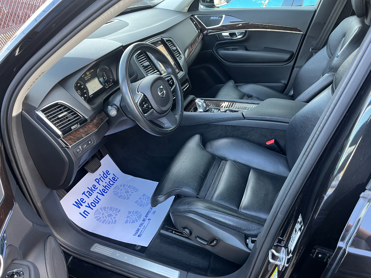 Used 2016 Volvo XC90 T8 Momentum image 11