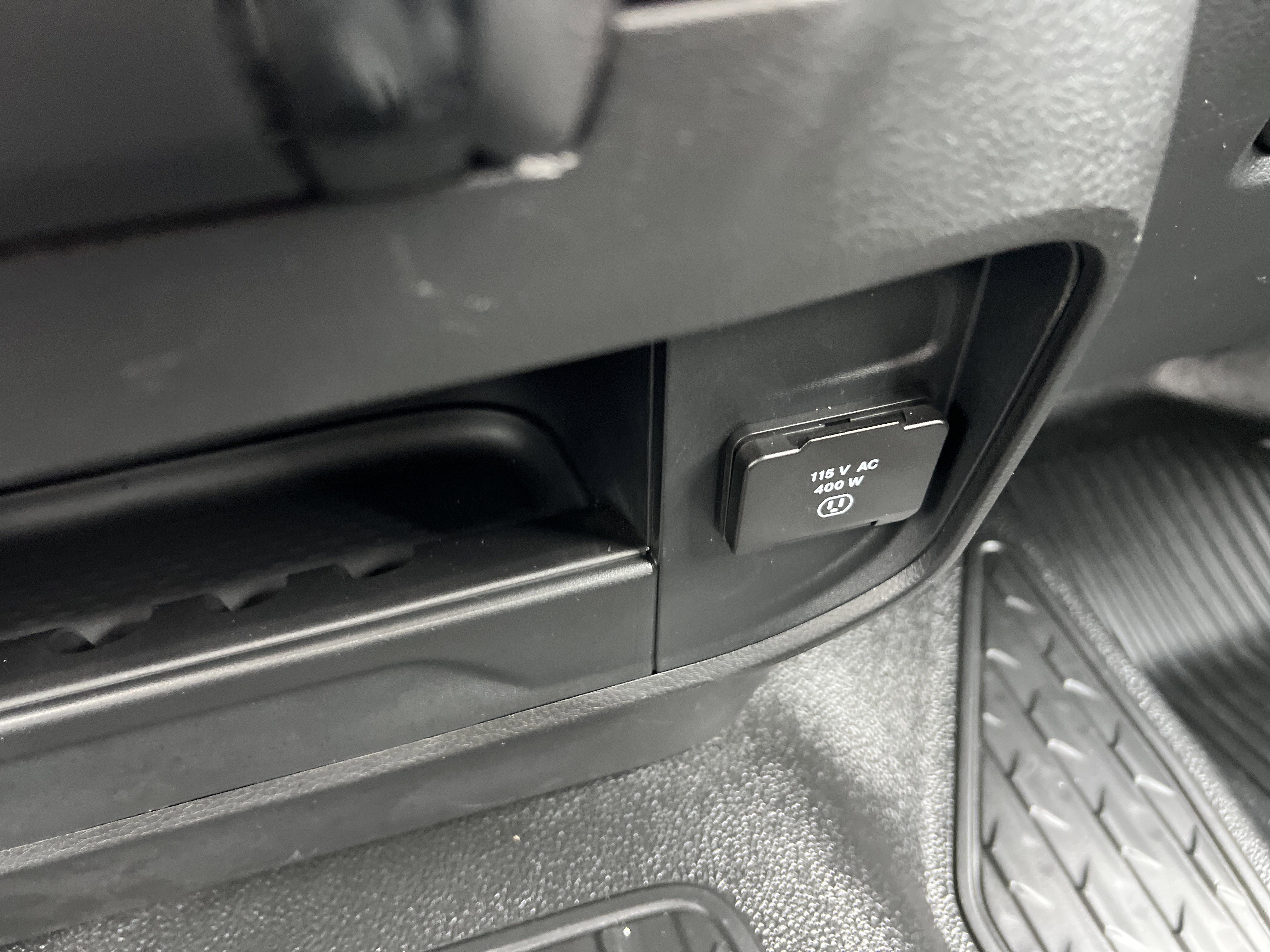 Used 2025 RAM 5500 2WD Regular Cab image 24