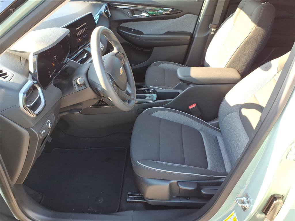 Used 2025 Chevrolet TrailBlazer LT AWD/4WD image 12