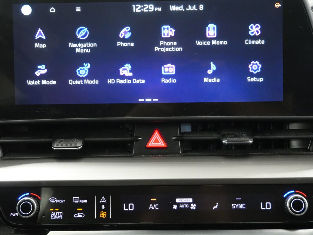 Used 2023 Kia Sportage EX AWD/4WD image 16