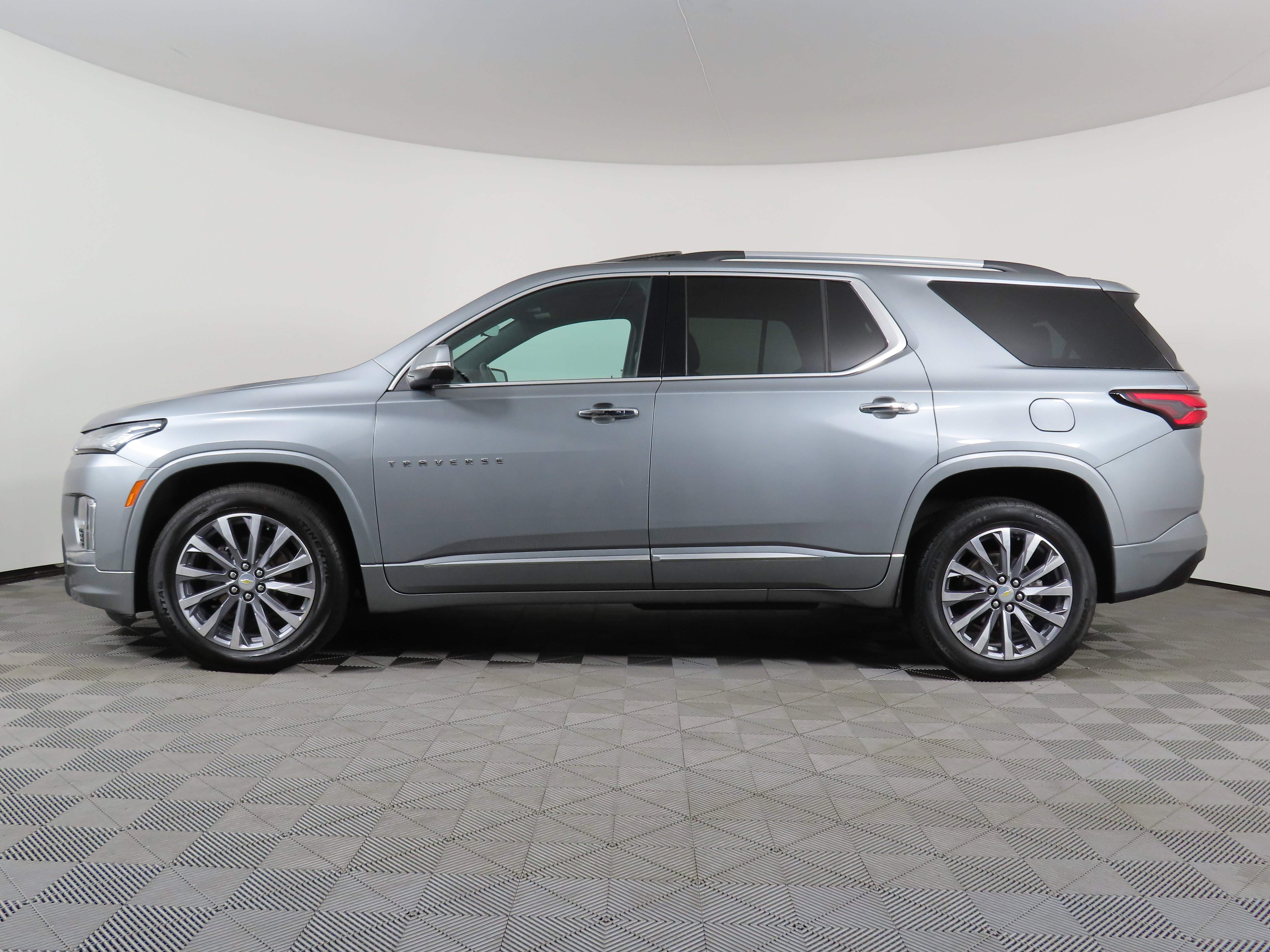 Used 2023 Chevrolet Traverse Premier AWD/4WD image 27