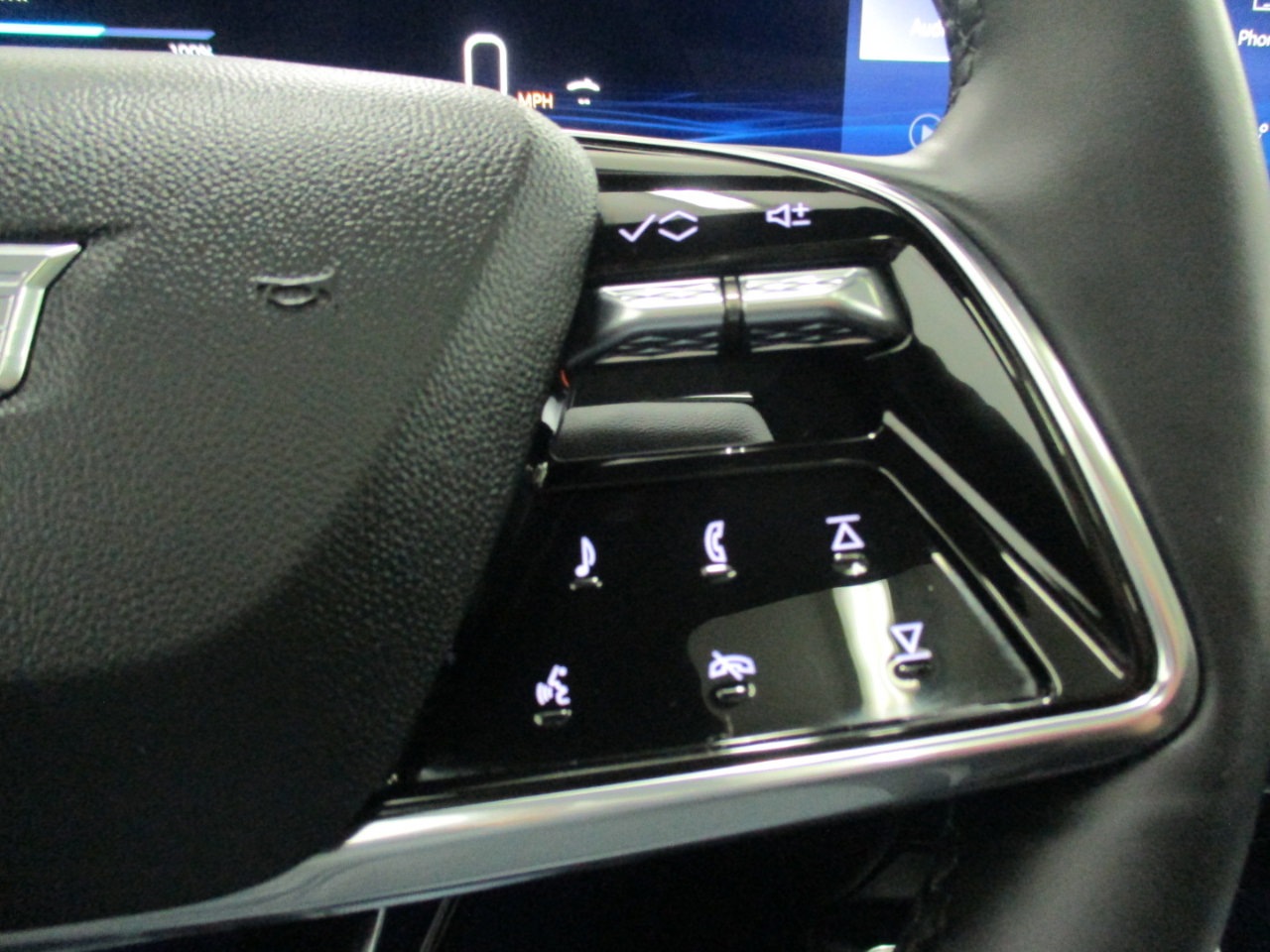 Used 2024 Cadillac Lyriq Sport image 22