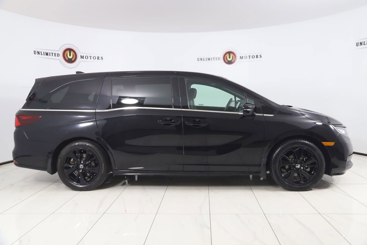 Used 2023 Honda Odyssey Sport image 2