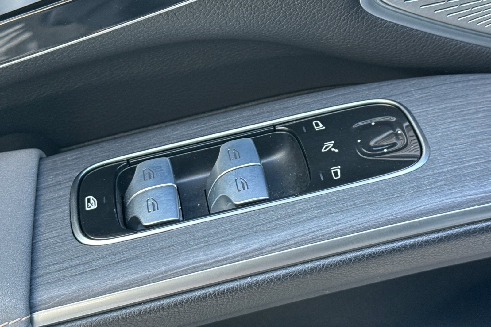 Certified 2024 Mercedes-Benz EQS 450+ 4MATIC SUV image 14