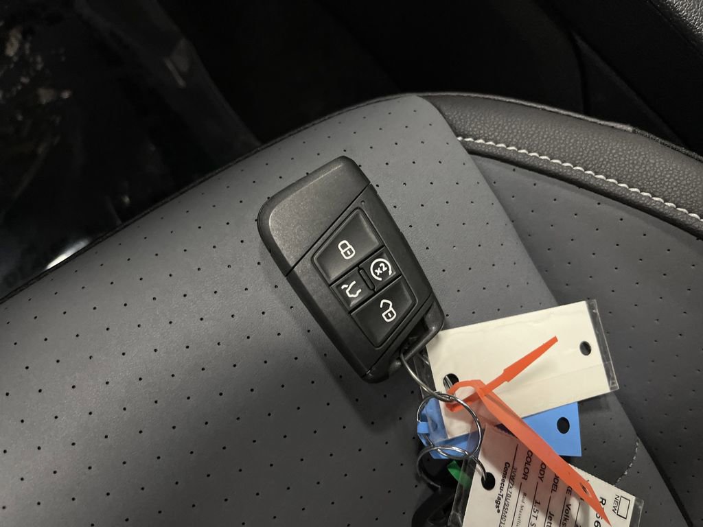 Used 2025 Volkswagen Jetta SE w/ Sunroof Package image 26