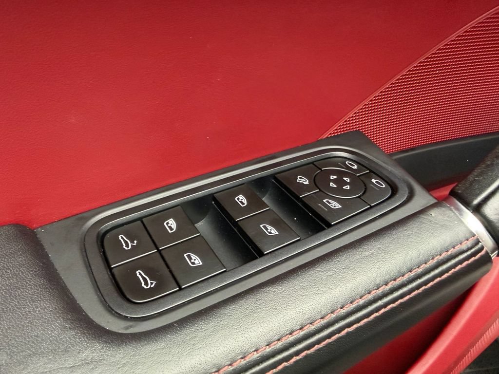 Used 2023 Porsche Cayenne Platinum Edition AWD/4WD image 23