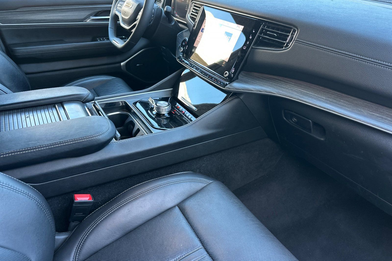 Used 2024 Jeep Wagoneer L Series II w/ Flexible Seating Group image 18