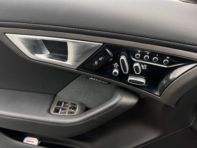 Used 2014 Jaguar F-TYPE Convertible RWD image 12