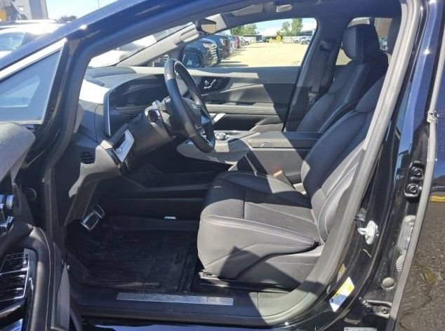Certified 2025 Cadillac Optiq Luxury 2 w/ LPO, Floor Liner Package AWD/4WD image 5