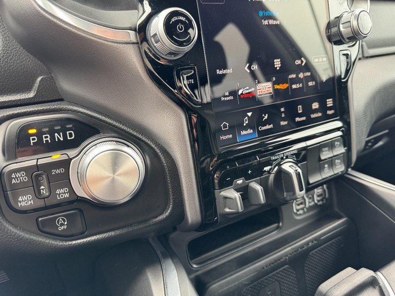 Used 2023 RAM 1500 Laramie AWD/4WD image 18
