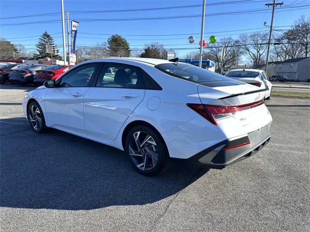Used 2025 Hyundai Elantra Sport image 5