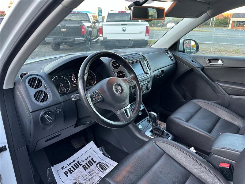 Used 2017 Volkswagen Tiguan S image 14