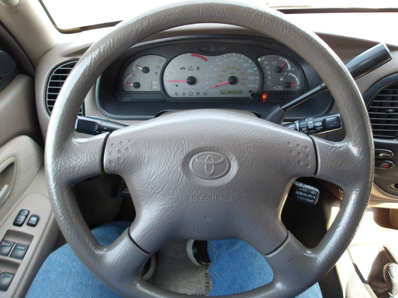 Used 2001 Toyota Sequoia SR5 AWD/4WD image 16