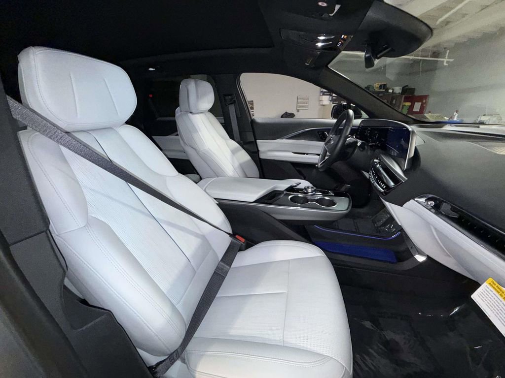 Used 2025 Cadillac Lyriq Sport AWD/4WD image 14