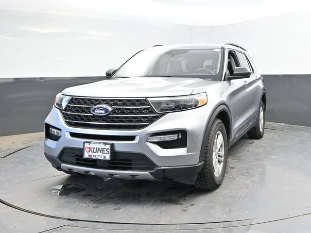 Used 2024 Ford Explorer XLT w/ Equipment Group 202A AWD/4WD image 7