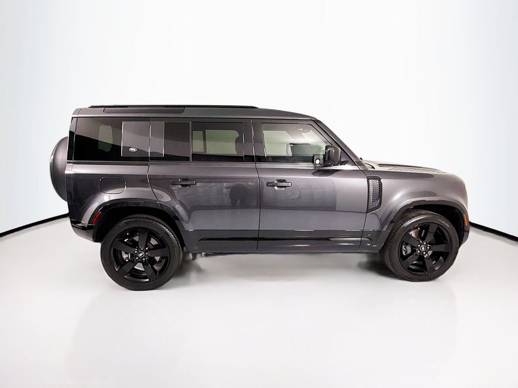Used 2023 Land Rover Defender 110 X-Dynamic SE AWD/4WD image 4