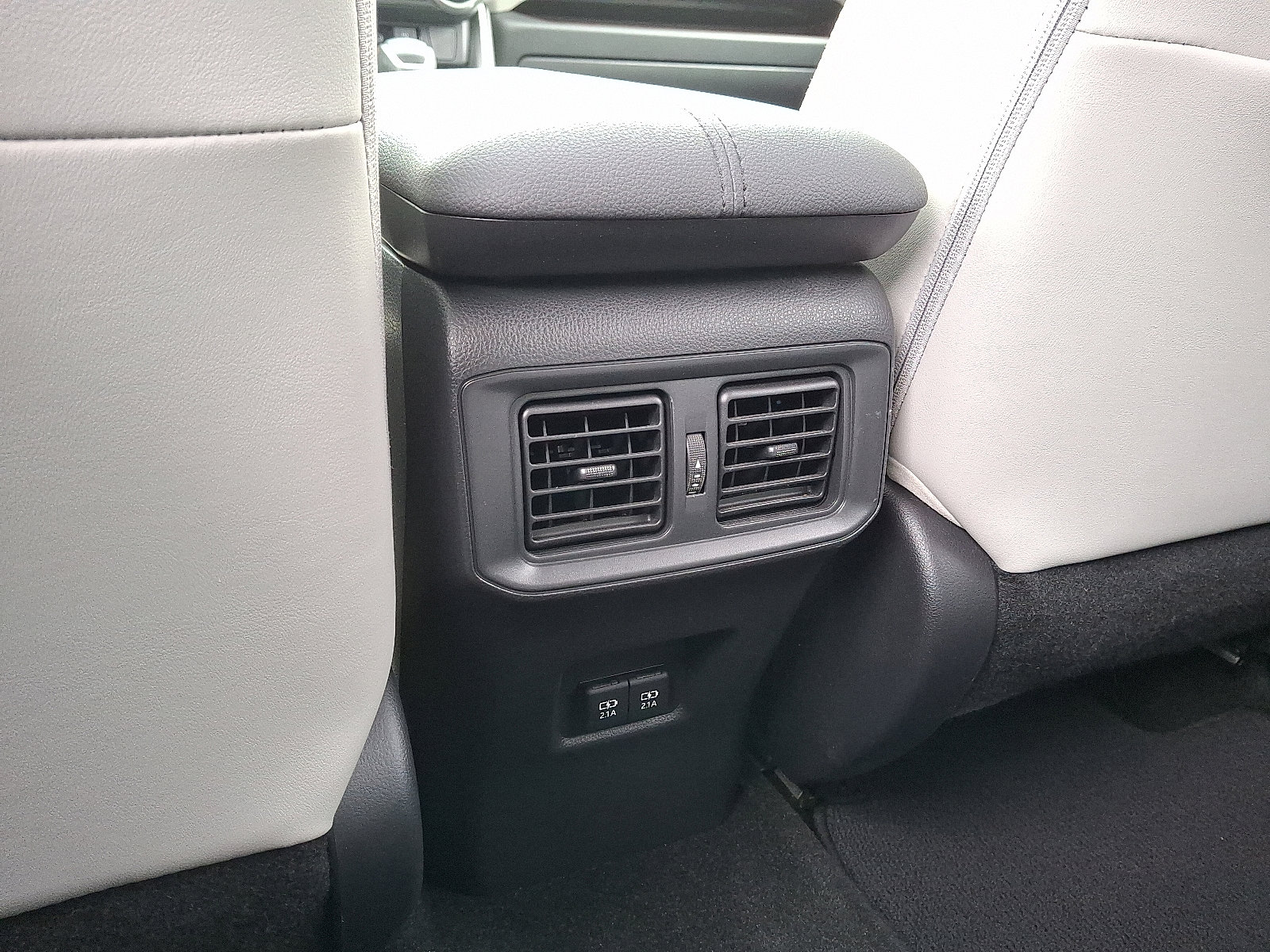 Used 2019 Toyota RAV4 Limited w/ Carpet Mat Package image 12